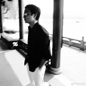 车后座挺进朋友人妻身体里
